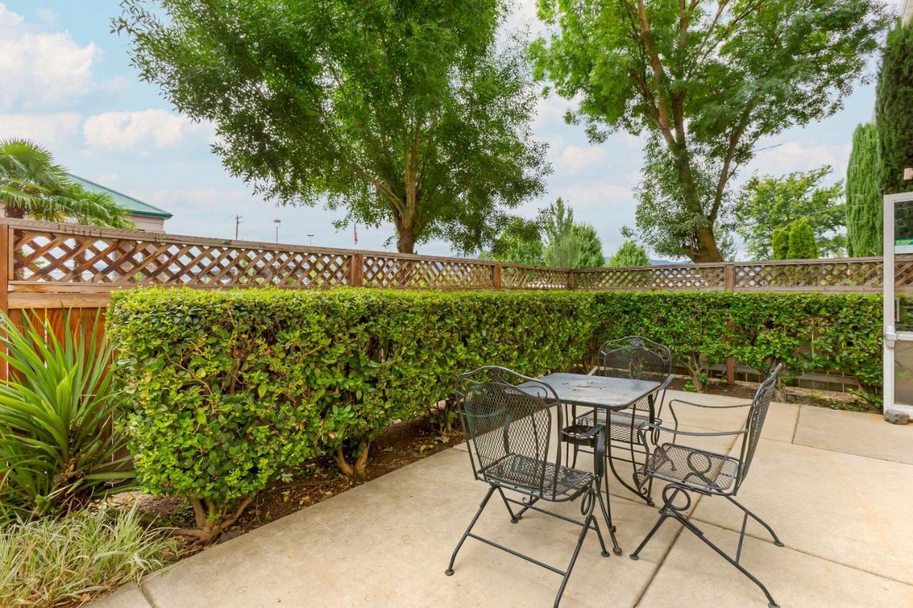 Comfort Inn Medford South Экстерьер фото